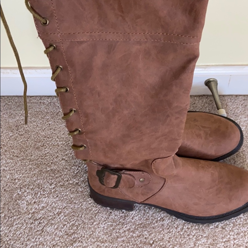 Boots - Picture 3 of 6